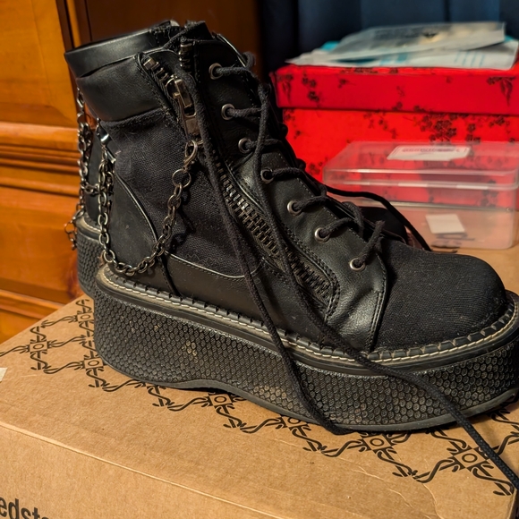 Demonia Emily- 114 Boots - Picture 2 of 8